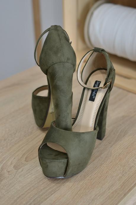 Khaki sandále 37, 37