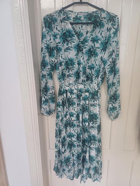 Bielozelené dámske šaty s dlhým rukávom, 38