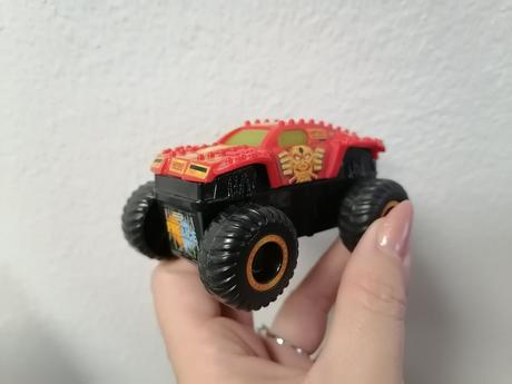 2 autíčka monster jam, 