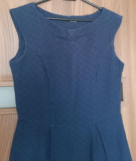 Tmavomodré šaty, atmosphere,38