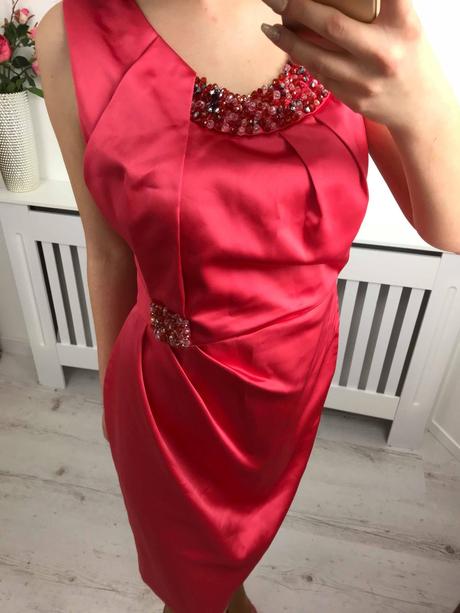 Krátke spoločenské šaty sýtoružové, 40