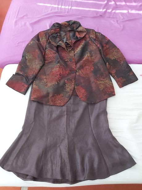 Spoločenský kostým, 42