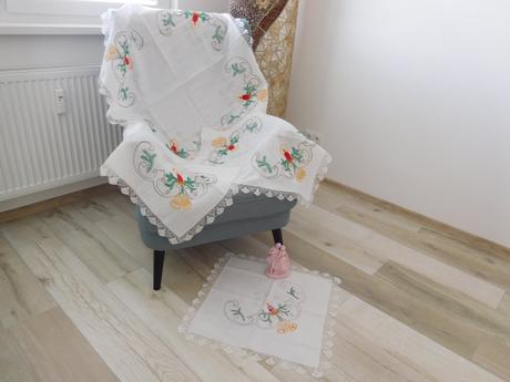 Ručne vyšívaný set vianočných obrusov obrusy a štó, 