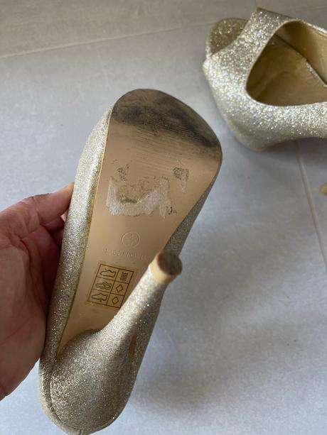 Zlaté lodičky na platforme, 37