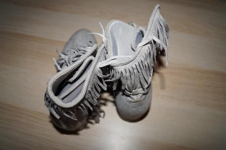 Šedé topánky so strapcami na skrytej platforme, 39