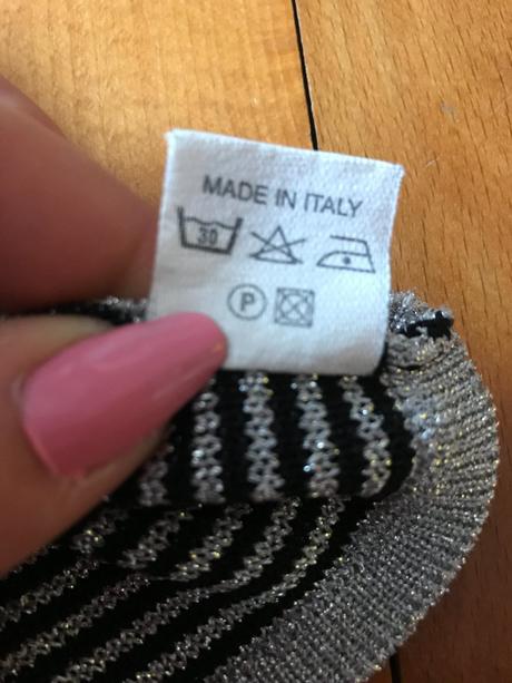 Páskovaný čierno-strieborný sveter, s