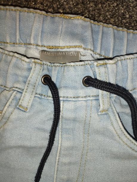 Bledo modré riflové kraťasy, 152