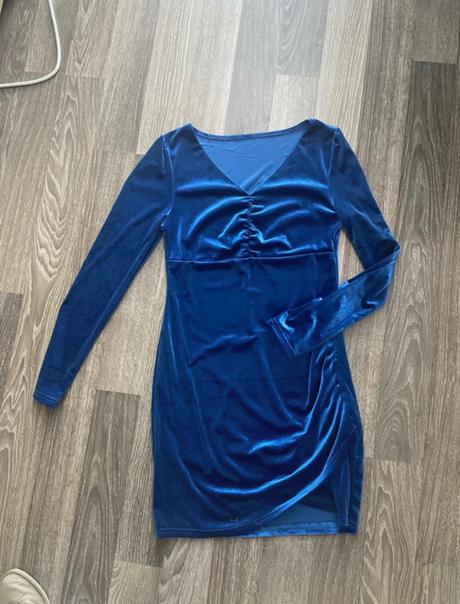 Krásne saténové šaty, s