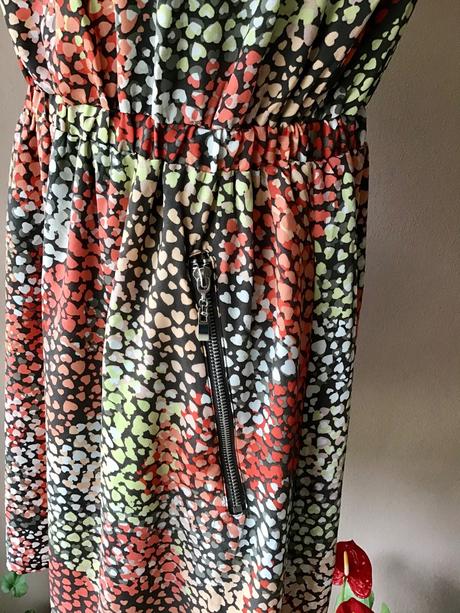 Pekné šaty apricot /49, 40 / 42