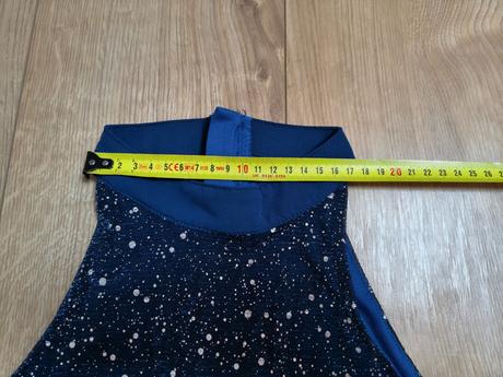 Dievcenske spolocenske saty, 158