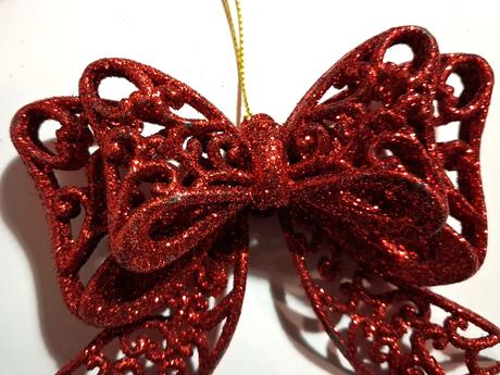 Červené vianočné ozdoby,