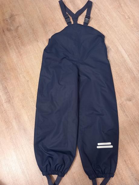 Nohavice do dazda, 122