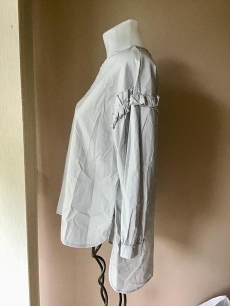 Krasna bluzka s voalnikmi /2e, 40 / m