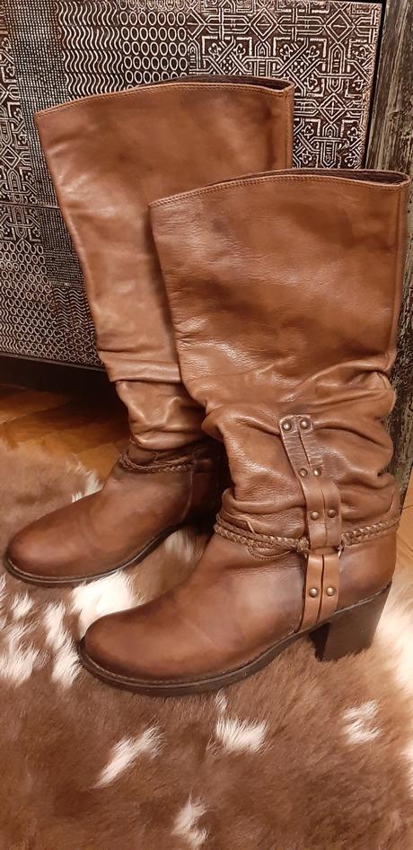Kožené hnedé zaujíavé čižmy č.38 stáli 120e, 38