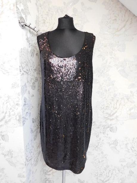 Velmi pekne flitrovane saty, 40