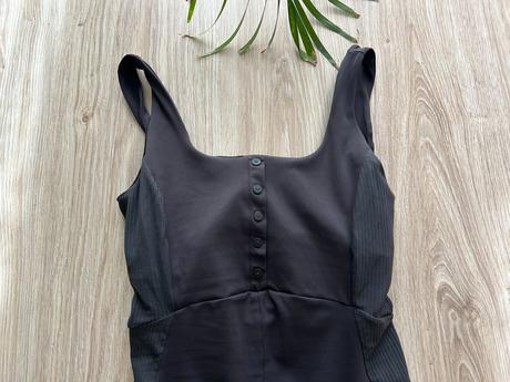Štýlový športový overal značky oysho, pc 56 eur, s