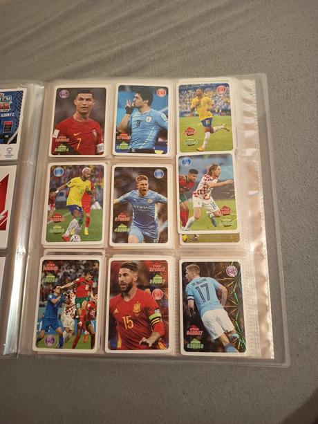 Futbalové kartičky rôzne,