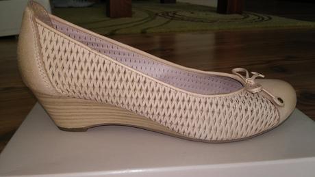 Kožené béžové topánky na platforme, zn. baťa, baťa,39