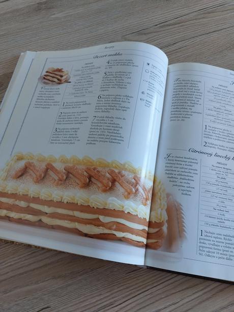 Kniha zákusky a torty, 