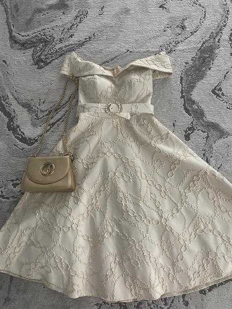 Šaty na každú príležitosť, 38