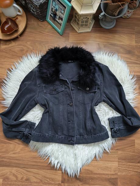 Dámska štýlová čierna riflova bunda s kožušinou, m