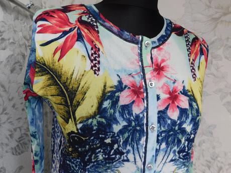 Velmi pekny trendy sveter, 38