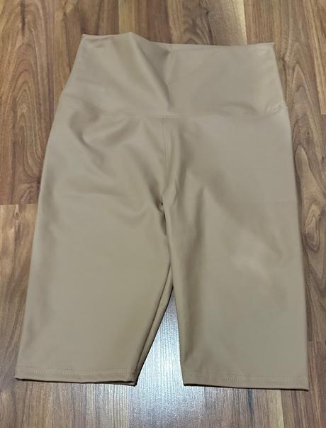 Koženkové kraťasy, s