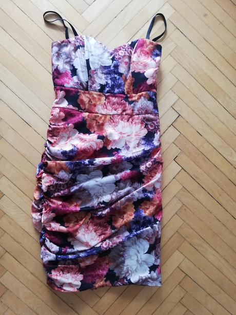 Spolocenske saty, 36