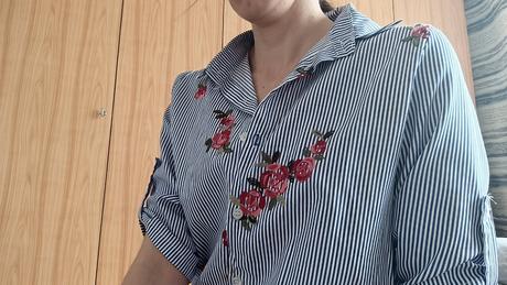 Dámska predĺžená košeľa s kvetmi, veľ. s, s