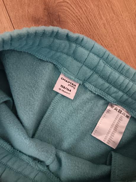 Tepláky, chapter young,158