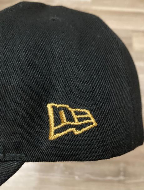 Šiltovka new era čierno-zlatá ,len odskúšaná nová, 