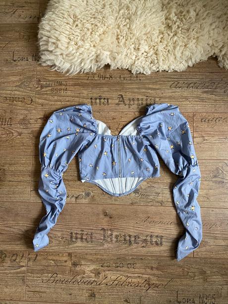 Korzetový top s nariasenými rukávmi, s