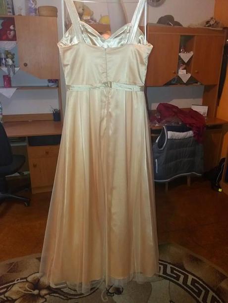 Spoločenské šaty, 42