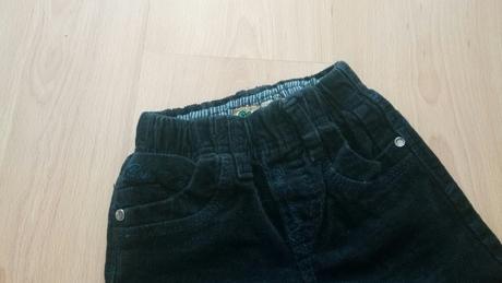 Čierne džínsové nohavice, 92