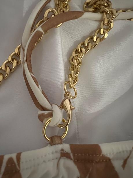 Plavky stali 850 eur, s