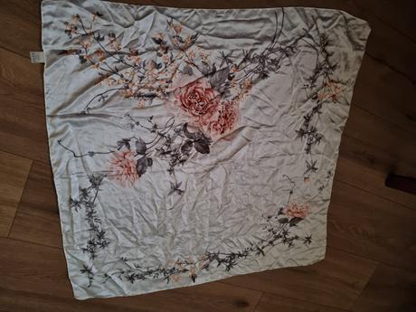 Satén.romantická šatka,