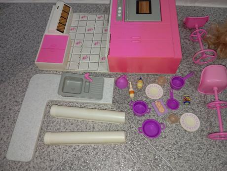 Barbie kuchyňa, barový pult, stoličky, riady, 