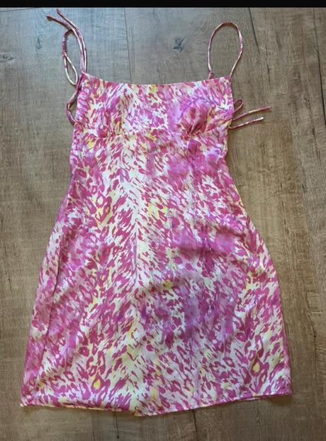 Saténové bershka šaty, bershka,s