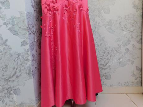 Velmi pekne kvalitne slavnostne saty, 38