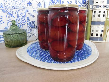 Slivky-domáce zavárané ovocie-720 ml, fľaša,