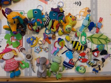 Hračky od 0-6m,