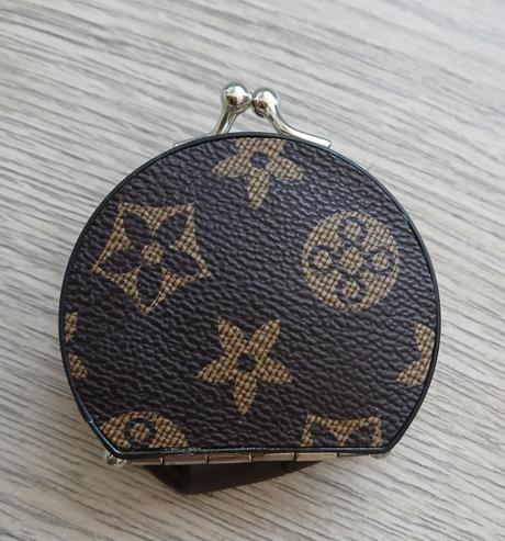 Penazenka so zrkadielkom, 