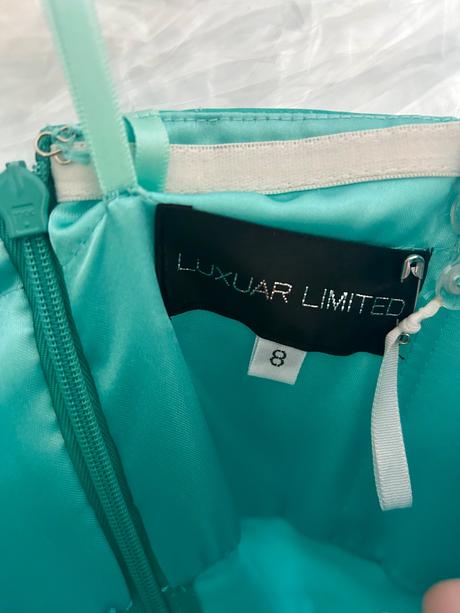 Krásne spoločenské šaty, s