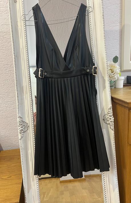 Koženné šaty, orsay,34