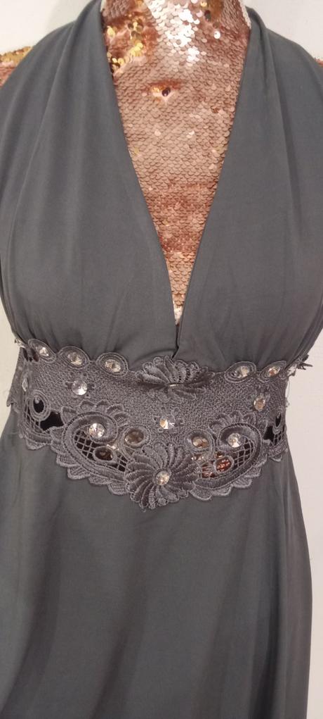 Krásne šaty s krajkou, m