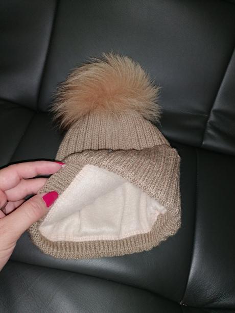 Čiapka s brmbolcom, 104