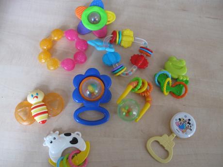 9x rôzne hrkálky + hryzátka, 