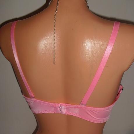 Romanticka podprsenka, 90aa