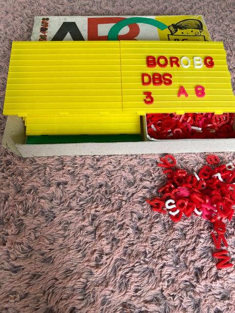 Stará retro skladacia hra skladacia abeceda abc, 