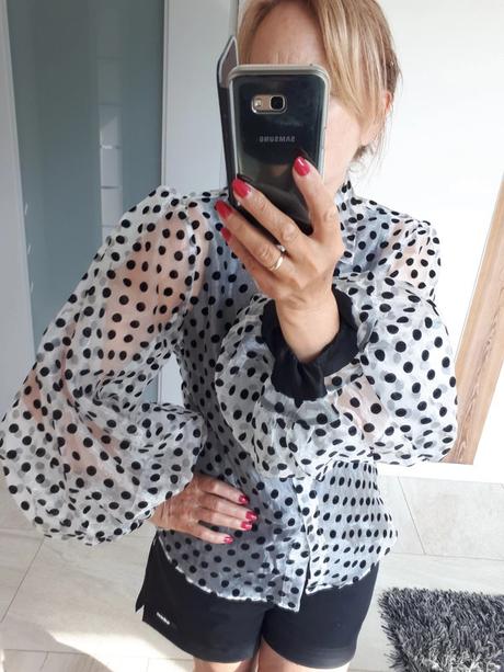 Šifónová blúzka s čiernymi bodkami, 38